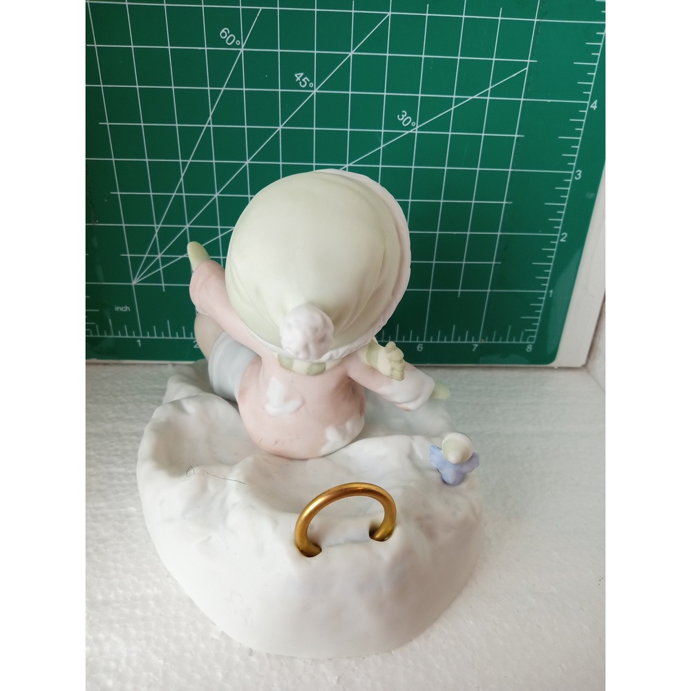 Precious Moments Angels On Earth Figurine Mask & Sledding Snow Scene 1996 - Picture 3 of 9